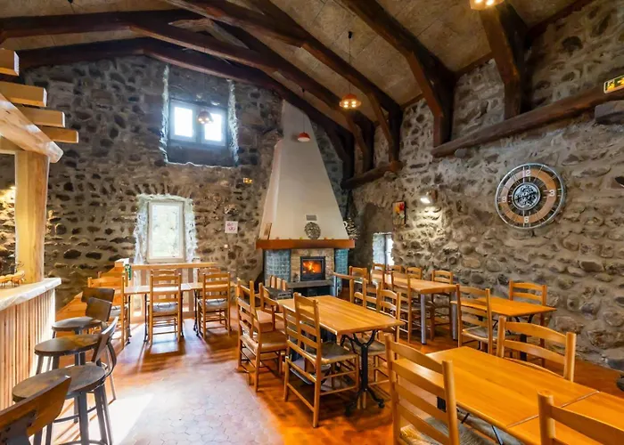 L'estela Sur Le Gr70 Кемпинг *